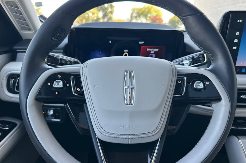 Thumbnail: 2025 Lincoln Aviator - 28