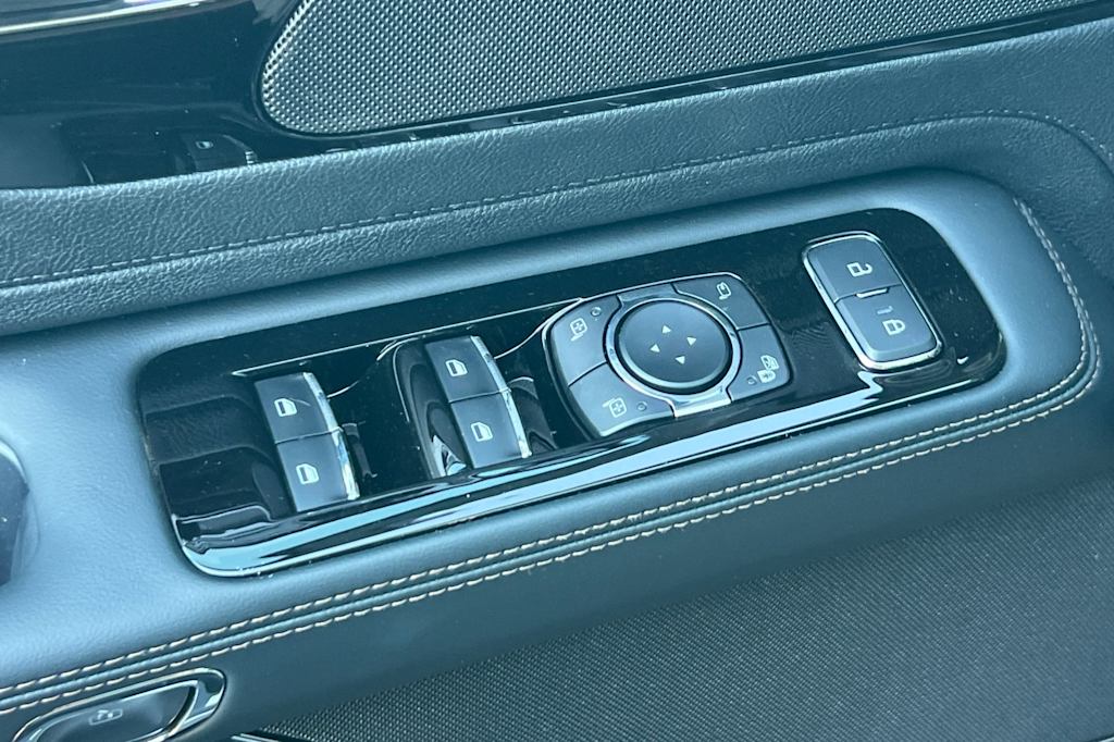 Thumbnail: 2026 Lincoln Aviator - 21