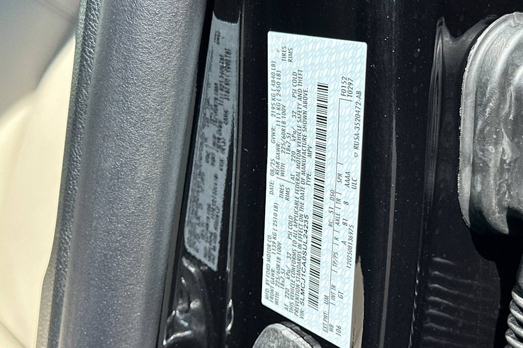 Thumbnail: 2025 Lincoln Corsair - 16