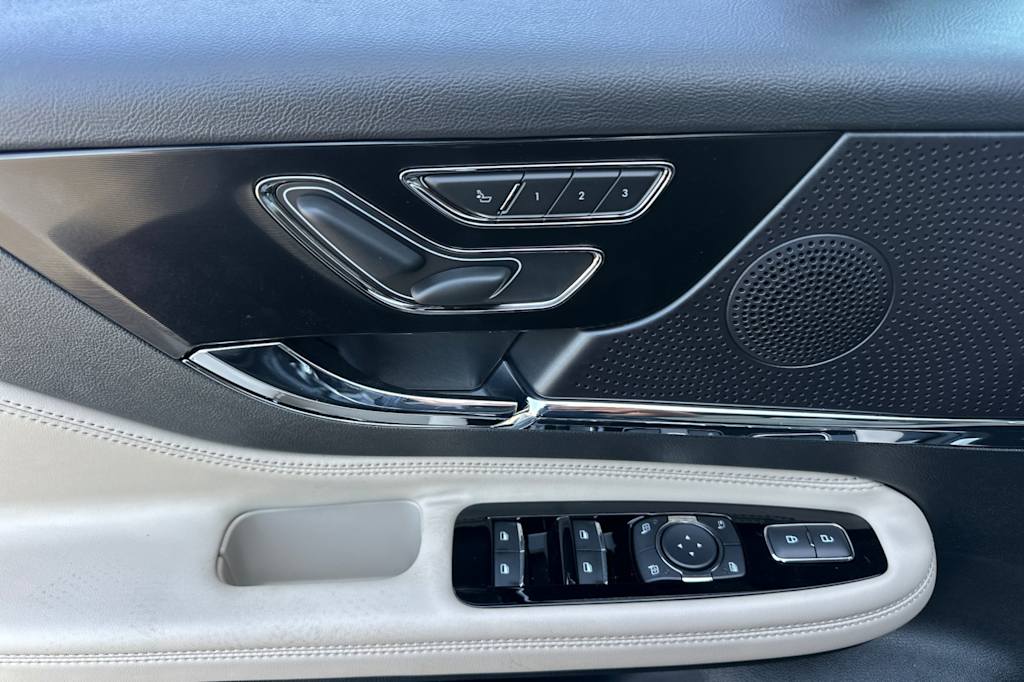 Thumbnail: 2025 Lincoln Corsair - 20