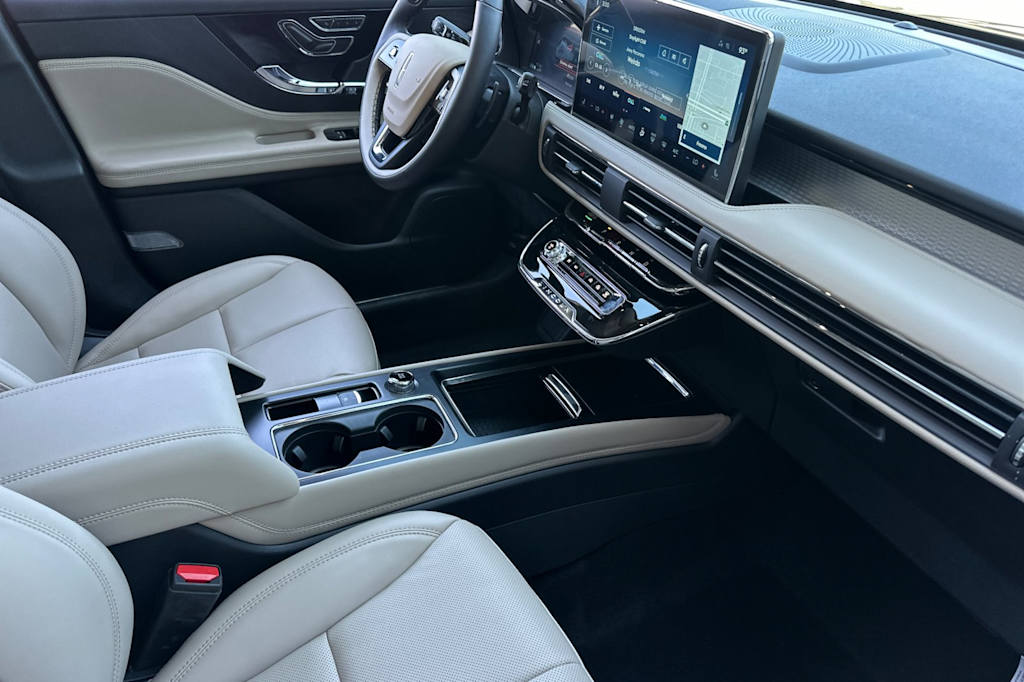 Thumbnail: 2025 Lincoln Corsair - 12