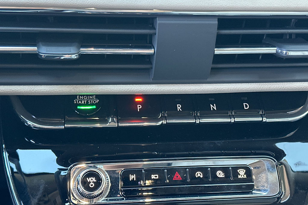 Thumbnail: 2025 Lincoln Corsair - 25