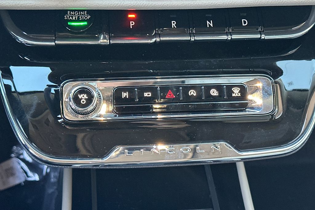 Thumbnail: 2025 Lincoln Corsair - 24