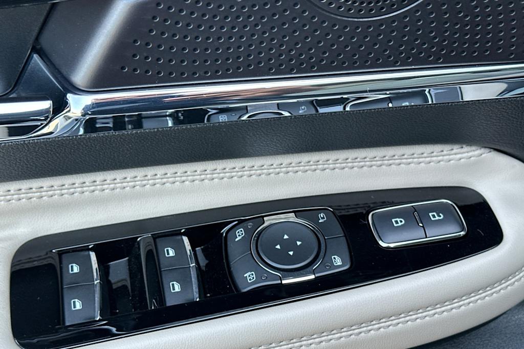 Thumbnail: 2025 Lincoln Corsair - 21