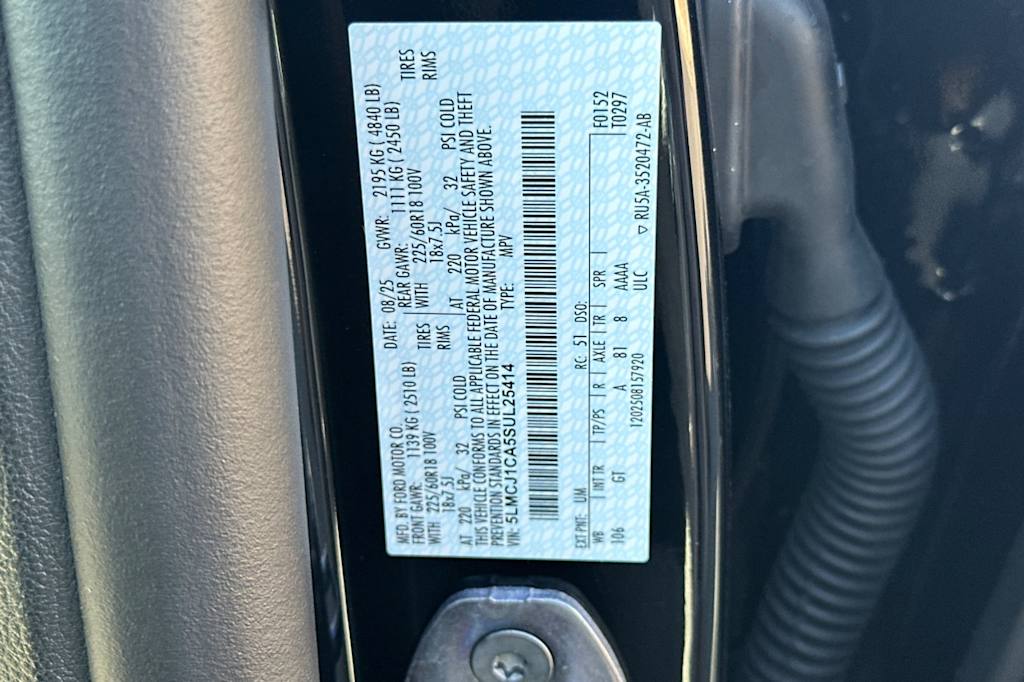 Thumbnail: 2025 Lincoln Corsair - 16