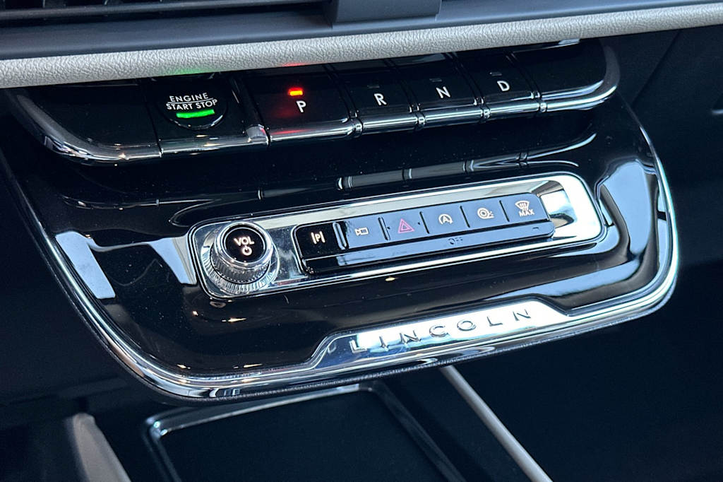 Thumbnail: 2025 Lincoln Corsair - 24