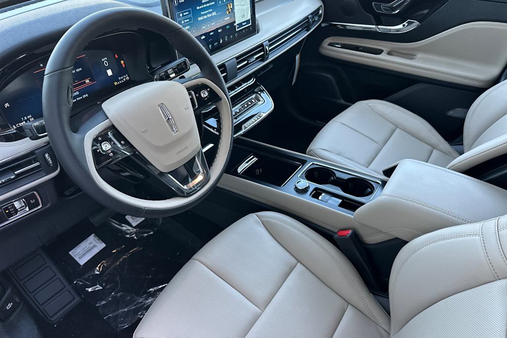 Thumbnail: 2025 Lincoln Corsair - 8