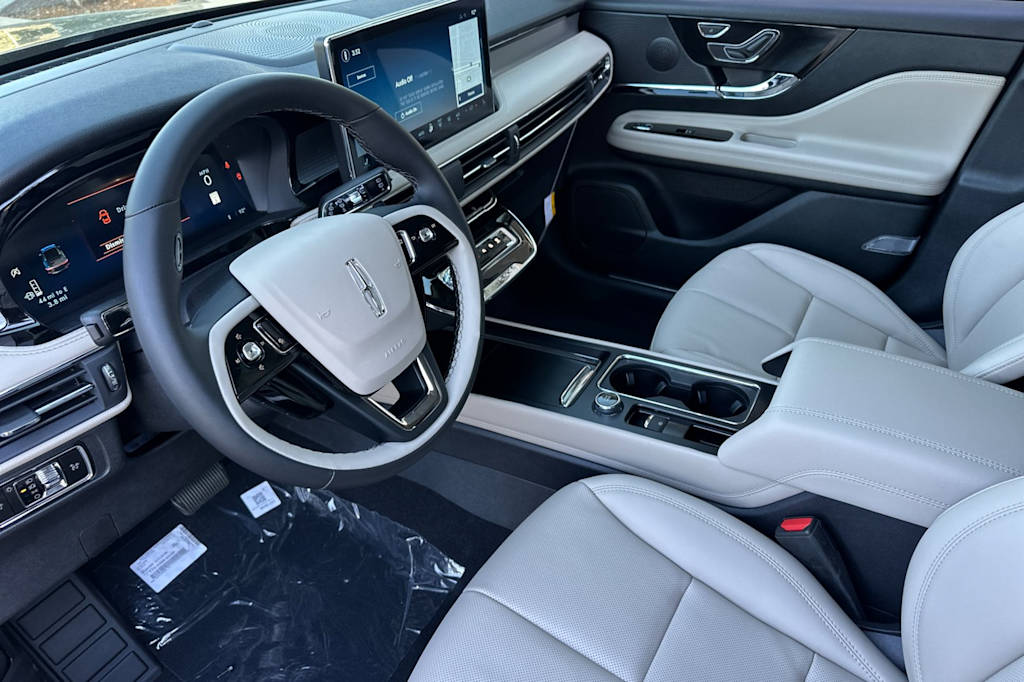 Thumbnail: 2025 Lincoln Corsair - 8