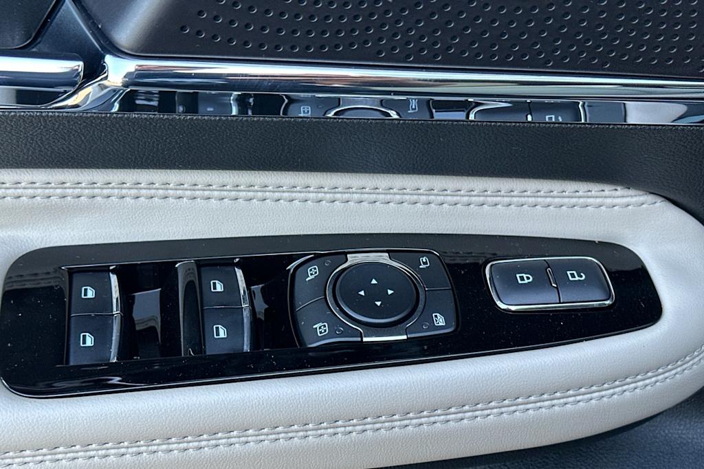 Thumbnail: 2025 Lincoln Corsair - 20