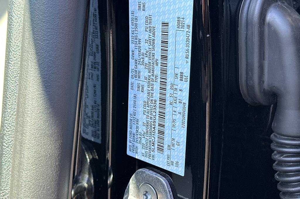 Thumbnail: 2025 Lincoln Corsair - 15