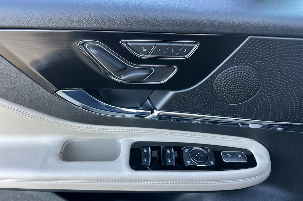 Thumbnail: 2025 Lincoln Corsair - 19