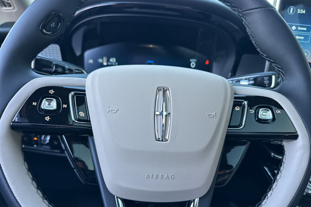 Thumbnail: 2025 Lincoln Corsair - 27