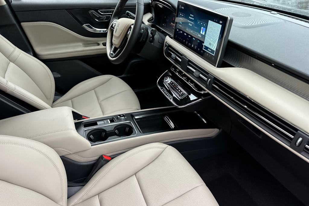 Thumbnail: 2025 Lincoln Corsair - 13