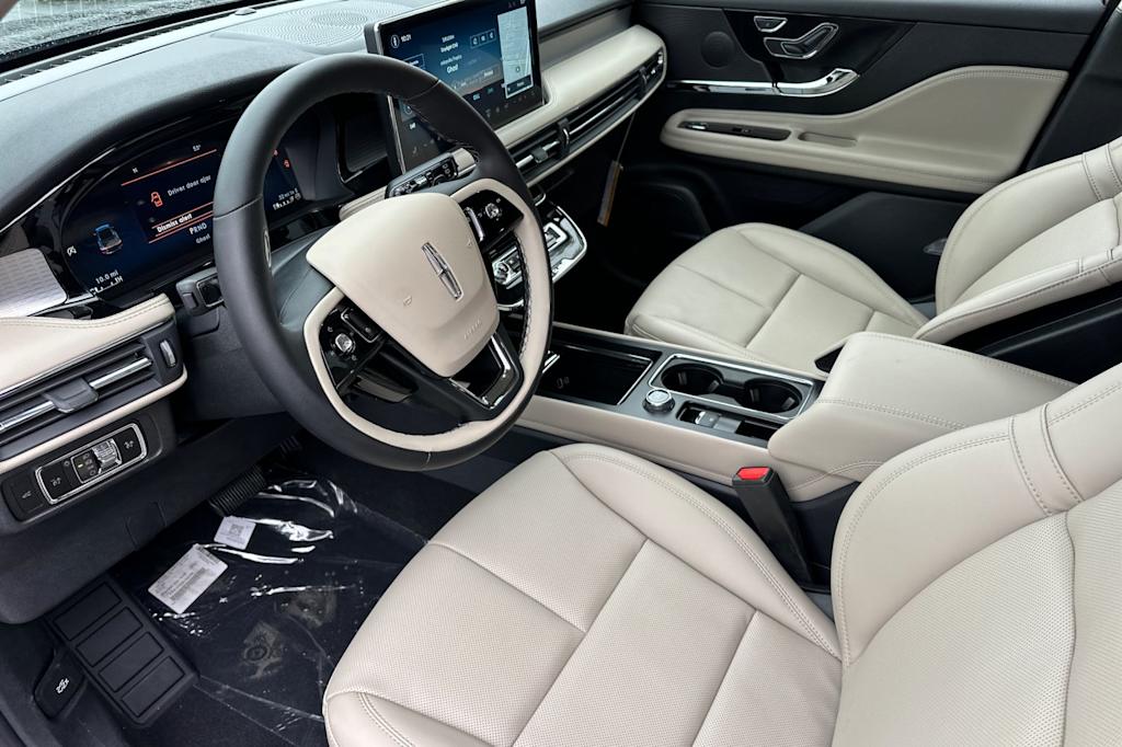 Thumbnail: 2025 Lincoln Corsair - 10