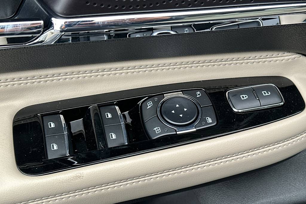 Thumbnail: 2025 Lincoln Corsair - 22