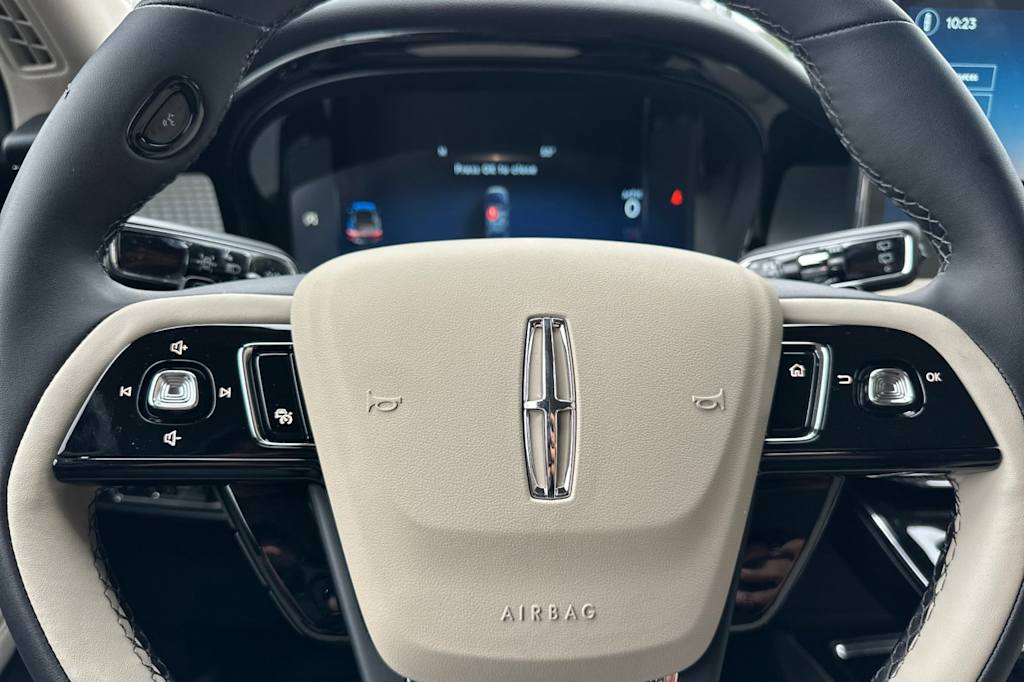 Thumbnail: 2025 Lincoln Corsair - 28