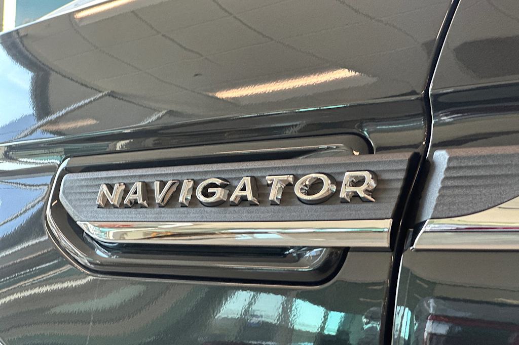 Thumbnail: 2024 Lincoln Navigator - 26