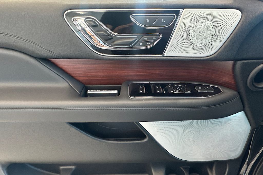 Thumbnail: 2024 Lincoln Navigator - 19