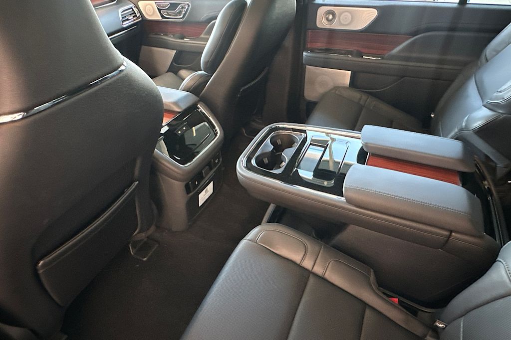 Thumbnail: 2024 Lincoln Navigator - 7