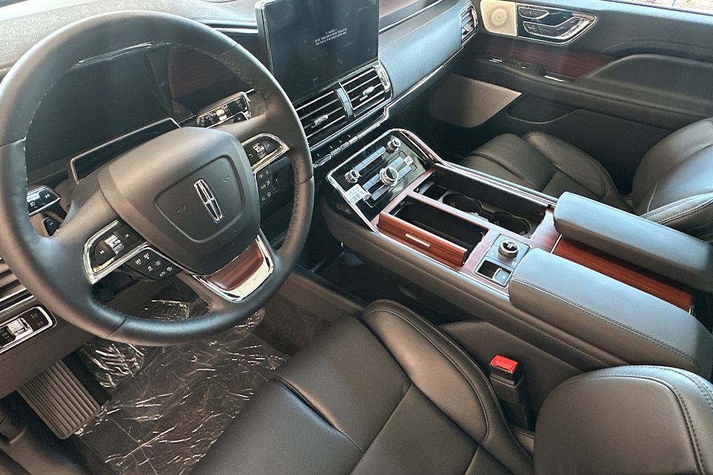 Thumbnail: 2024 Lincoln Navigator - 9