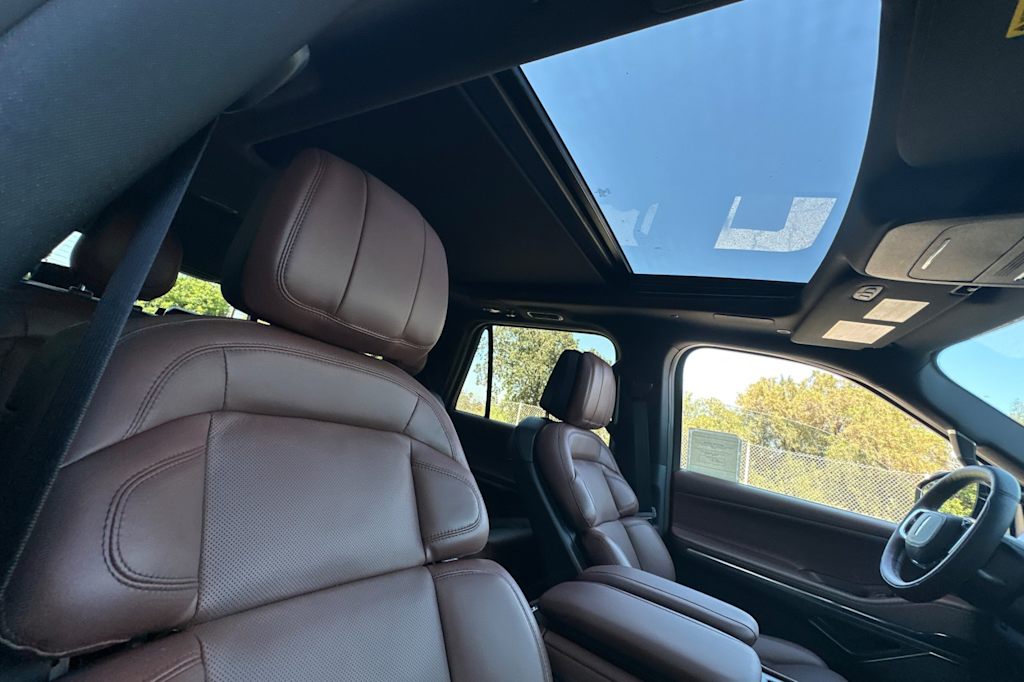 Thumbnail: 2026 Lincoln Navigator - 22