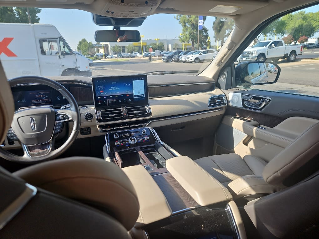 Thumbnail: 2023 Lincoln Navigator - 8