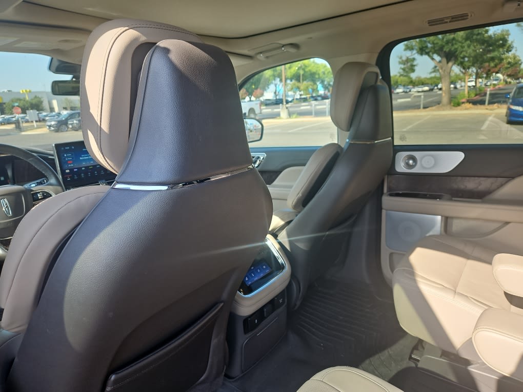 Thumbnail: 2023 Lincoln Navigator - 10