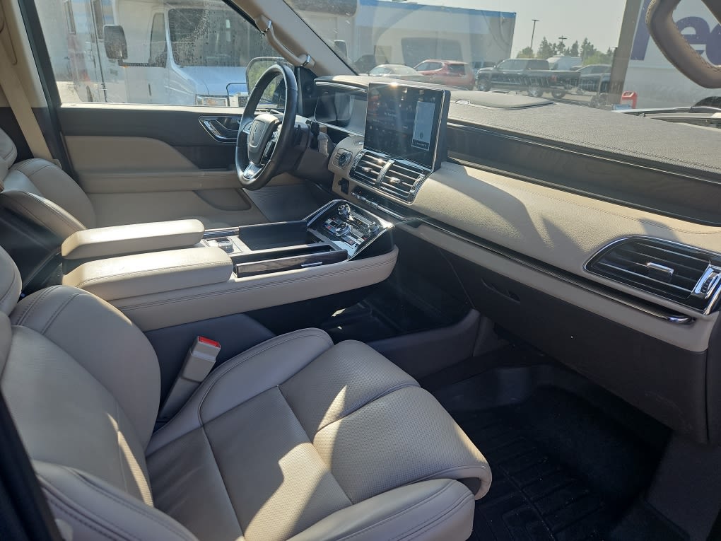 Thumbnail: 2023 Lincoln Navigator - 11