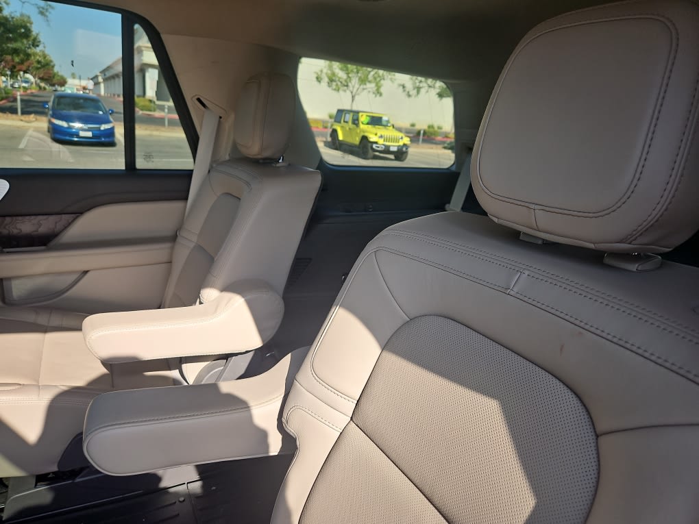 Thumbnail: 2023 Lincoln Navigator - 9