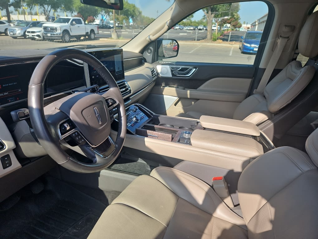 Thumbnail: 2023 Lincoln Navigator - 12
