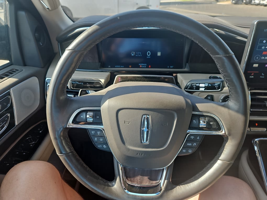 Thumbnail: 2023 Lincoln Navigator - 20