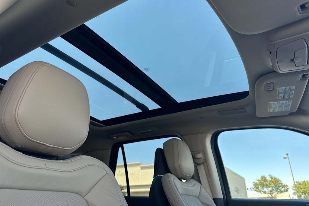 Thumbnail: 2023 Lincoln Navigator - 24
