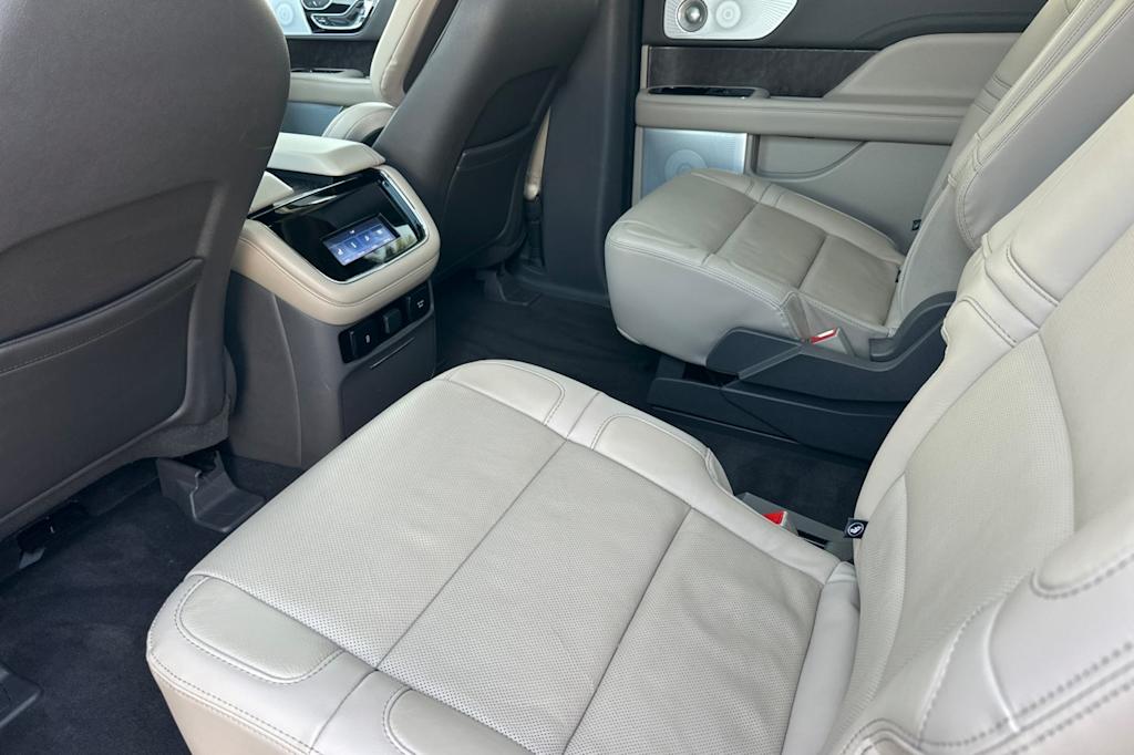 Thumbnail: 2023 Lincoln Navigator - 10