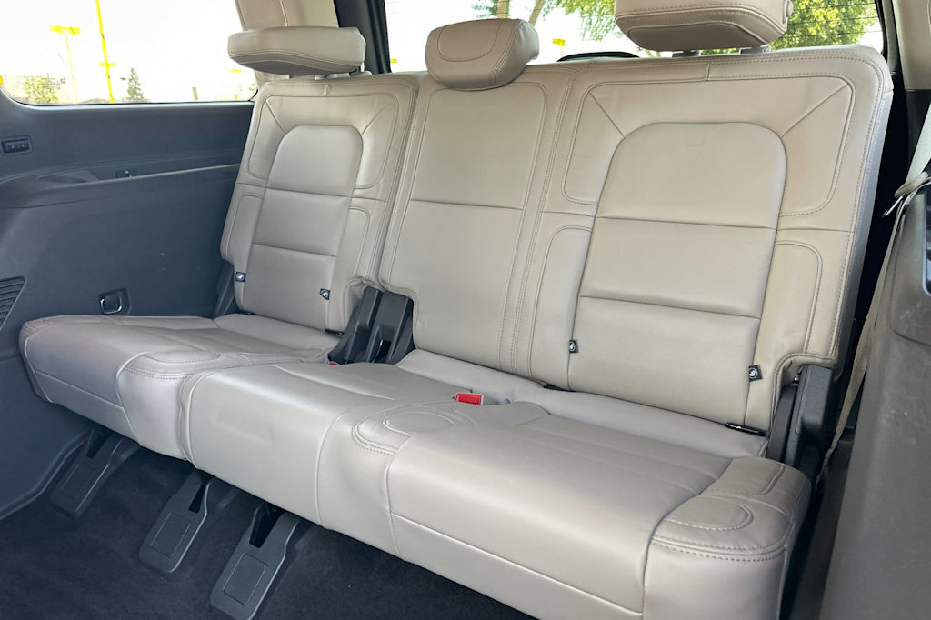 Thumbnail: 2023 Lincoln Navigator - 22