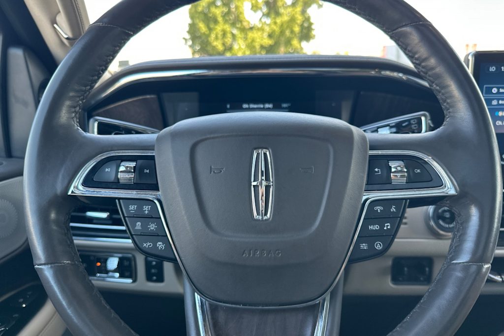 Thumbnail: 2023 Lincoln Navigator - 28