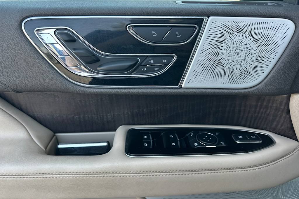 Thumbnail: 2023 Lincoln Navigator - 20