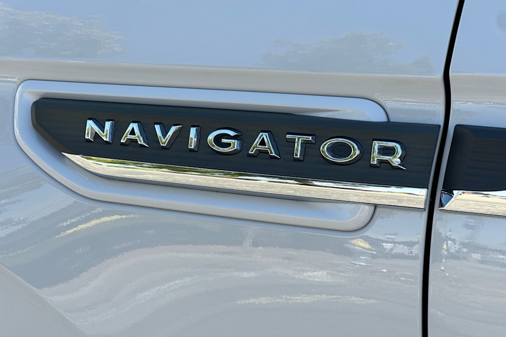 Thumbnail: 2023 Lincoln Navigator - 30