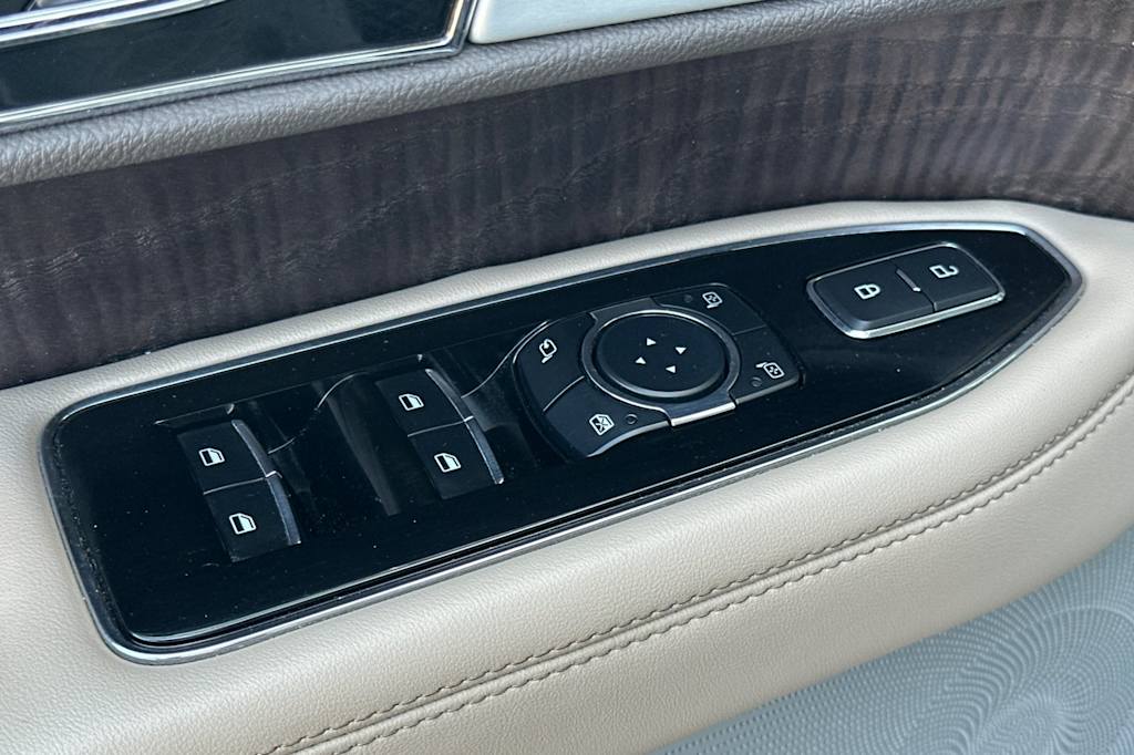Thumbnail: 2023 Lincoln Navigator - 21