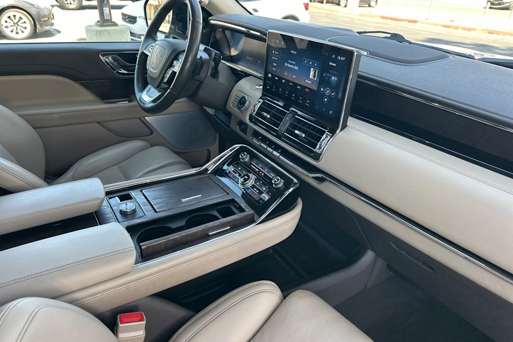 Thumbnail: 2023 Lincoln Navigator - 12