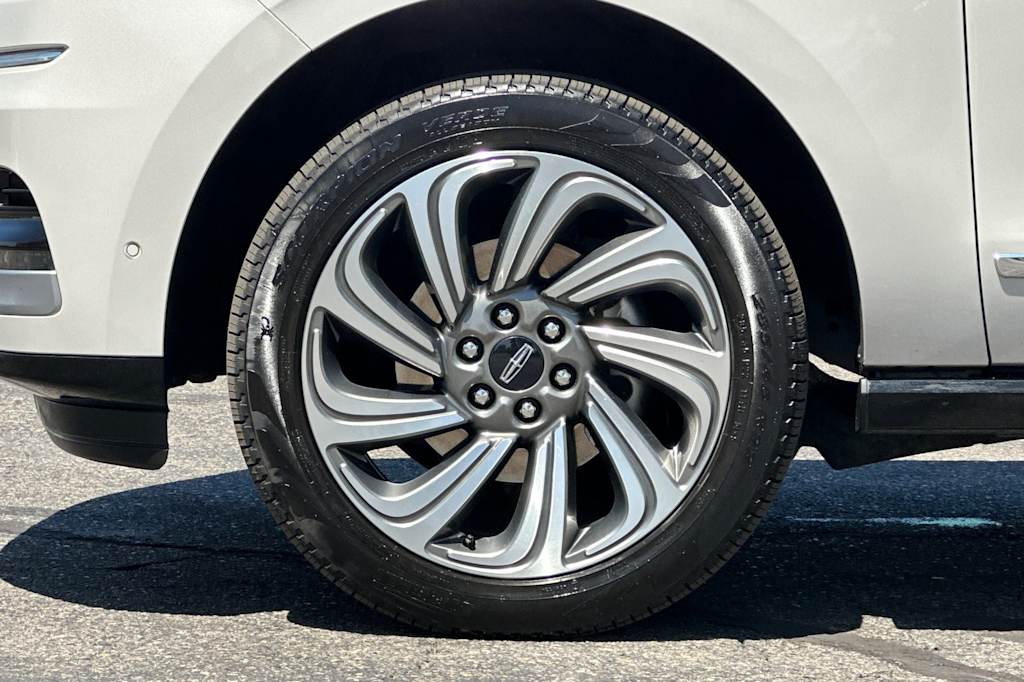 Thumbnail: 2023 Lincoln Navigator - 8