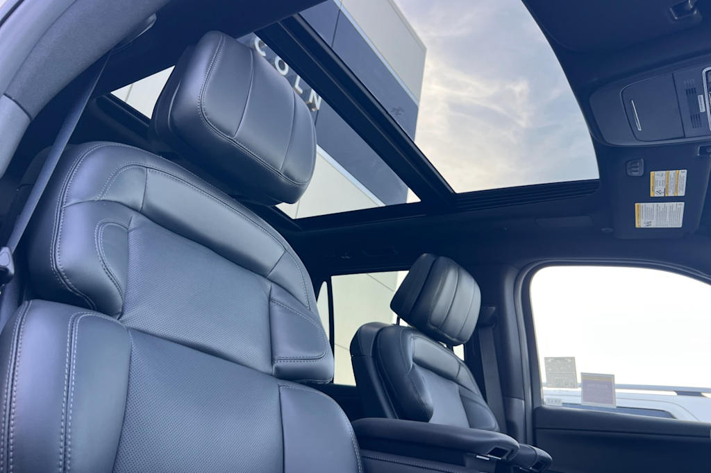Thumbnail: 2026 Lincoln Navigator - 22