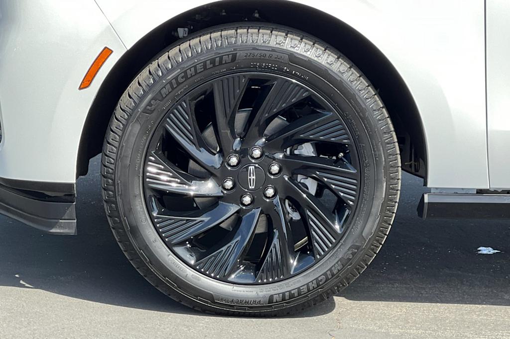 Thumbnail: 2026 Lincoln Navigator - 8