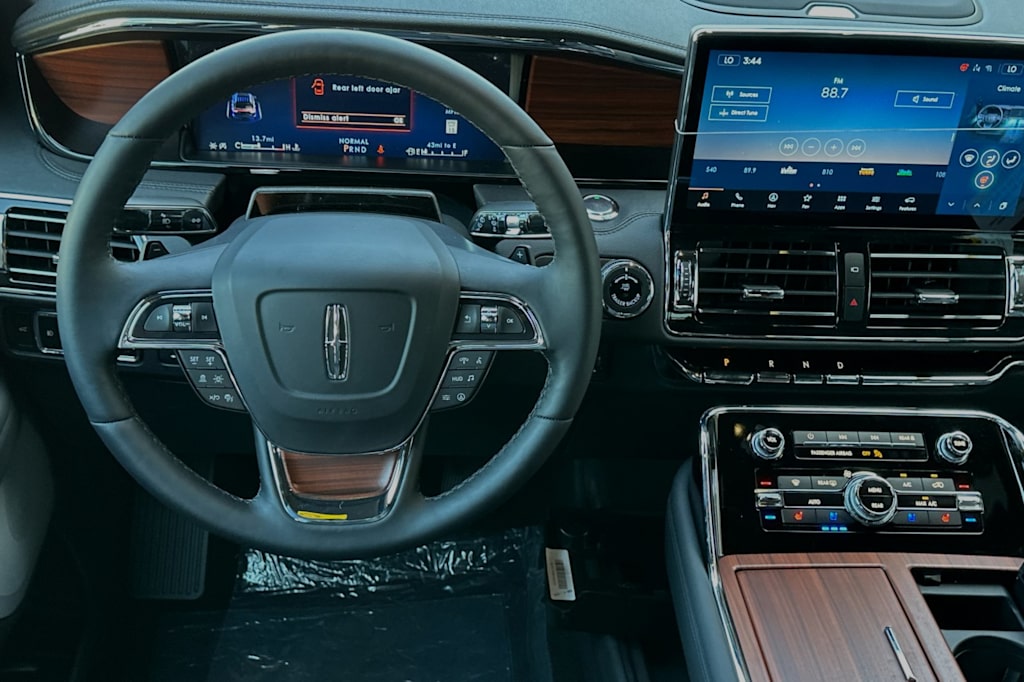Thumbnail: 2024 Lincoln Navigator - 10