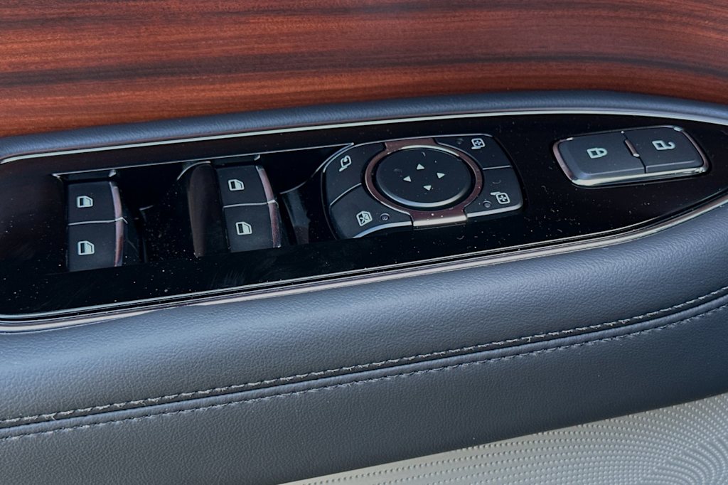 Thumbnail: 2024 Lincoln Navigator - 21