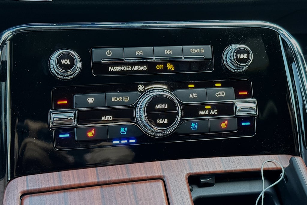 Thumbnail: 2024 Lincoln Navigator - 25