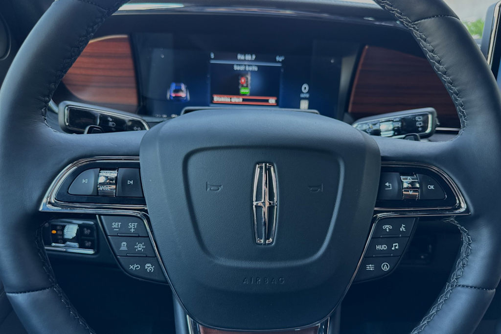 Thumbnail: 2024 Lincoln Navigator - 28