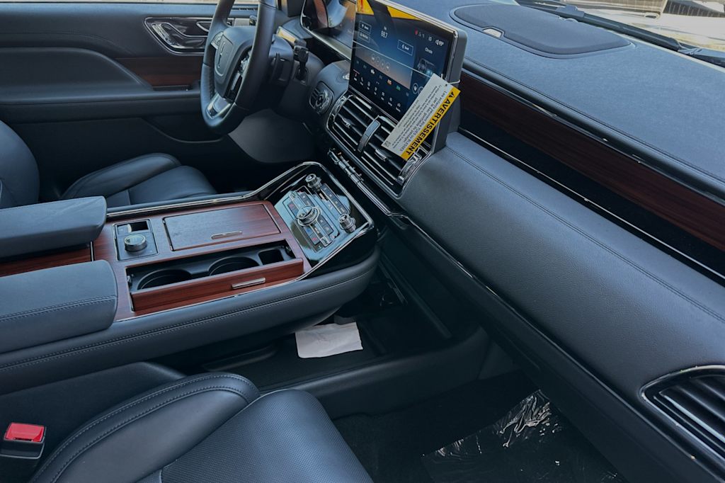 Thumbnail: 2024 Lincoln Navigator - 11