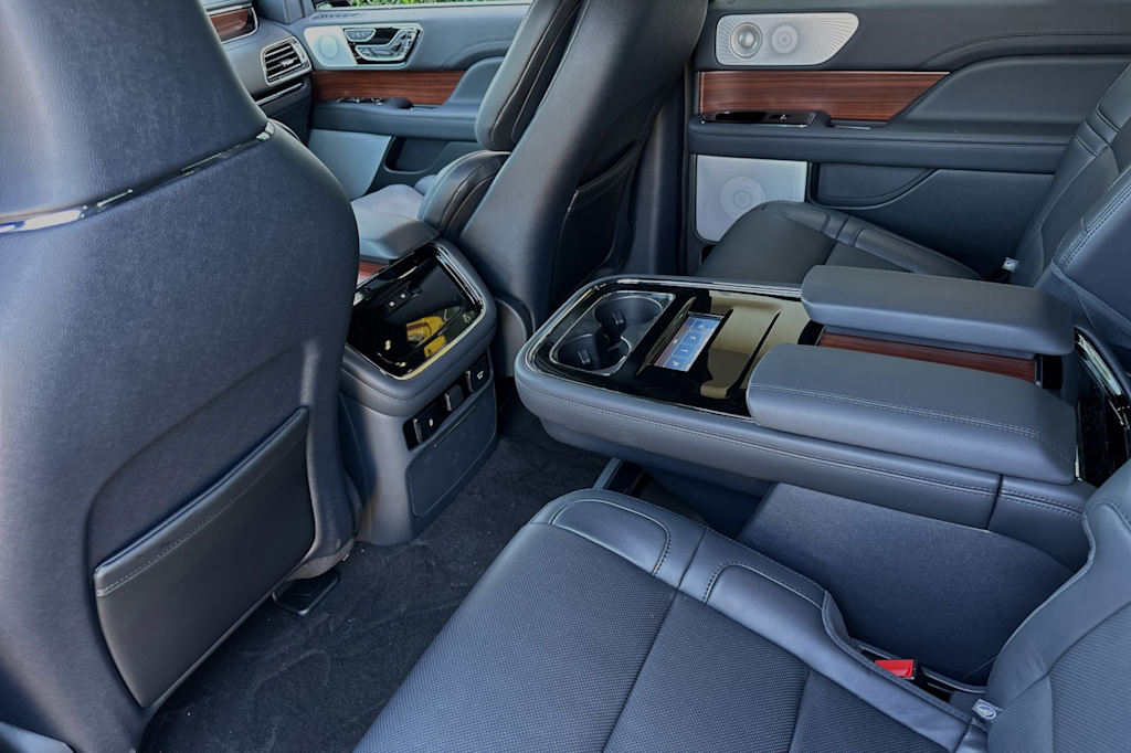 Thumbnail: 2024 Lincoln Navigator - 13