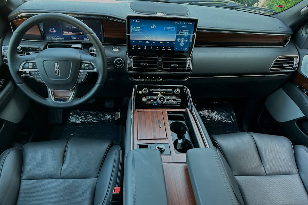 Thumbnail: 2024 Lincoln Navigator - 2