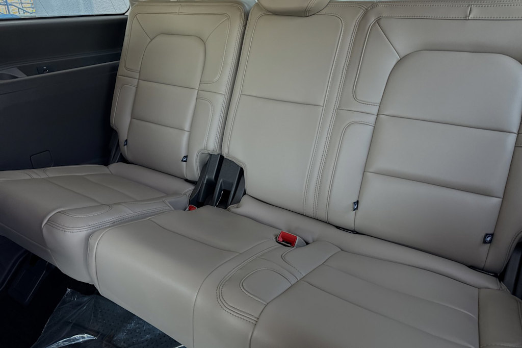 Thumbnail: 2024 Lincoln Navigator - 22